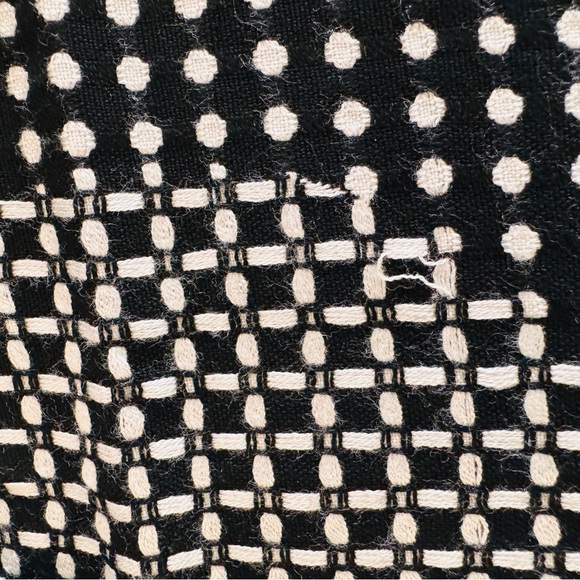 White House Black Market Scarf - Picture 4 of 4